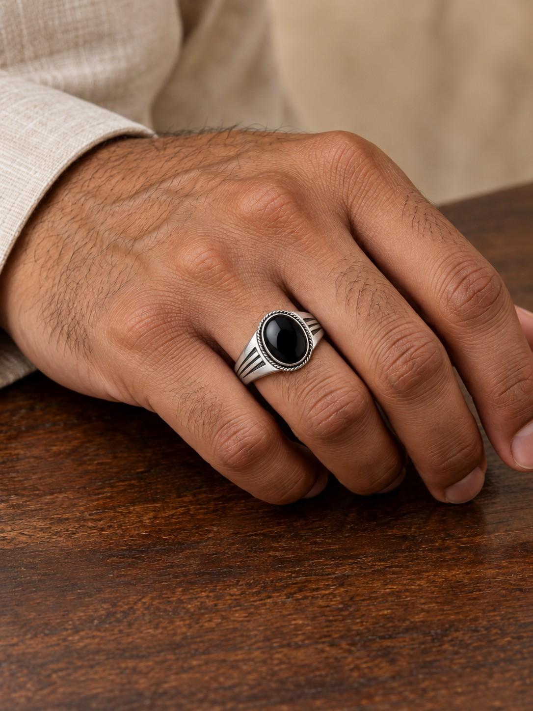 Silver-look men's ring with black oval stone